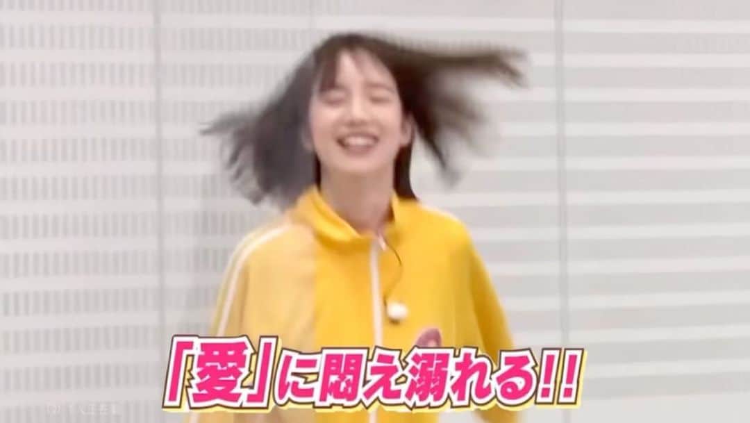 弘中綾香　ファンアカウントのインスタグラム：「興奮のあまりマサイしまくる弘中ちゃん😆😆😆  先輩アナの喝にびっくりする弘中ちゃんが可愛いよ  #弘中綾香 #弘中ちゃん #弘中アナ  #ももクロ #ももクロちゃんと  #ももクロちゃんと弘中ちゃん」