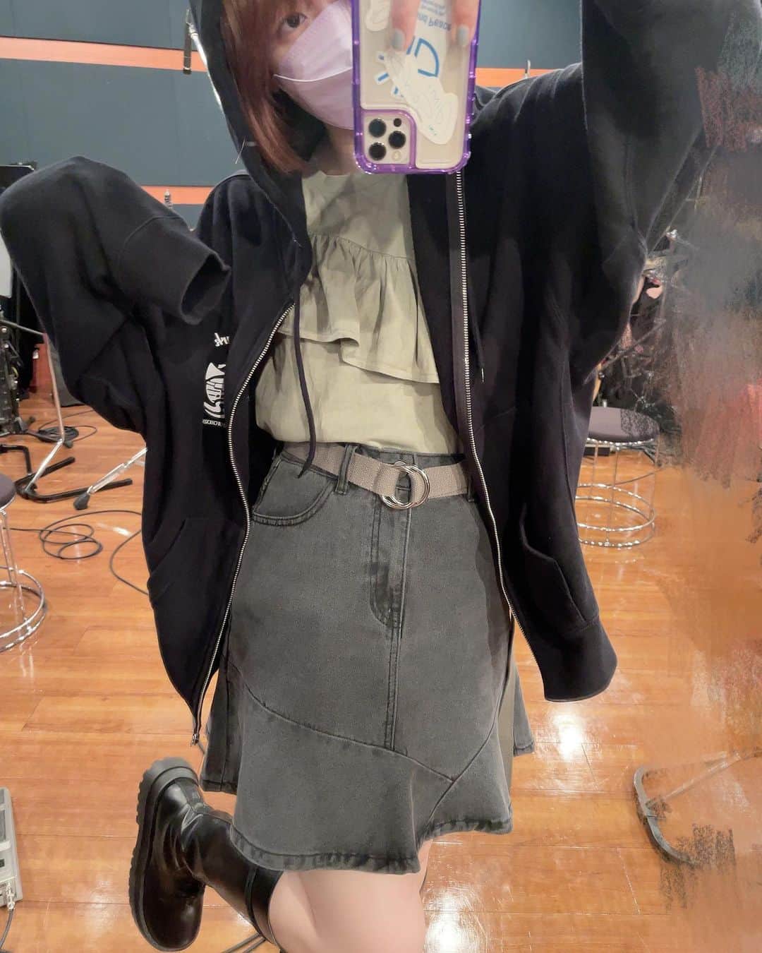 愛美のインスタグラム：「ミニ丈に挑戦する夏（勇気） YouTubeでみころんにもらったトップスやっと着れた☺️☀️  #ootd #SHEIN #ZARA #私服 #パーカー声優」