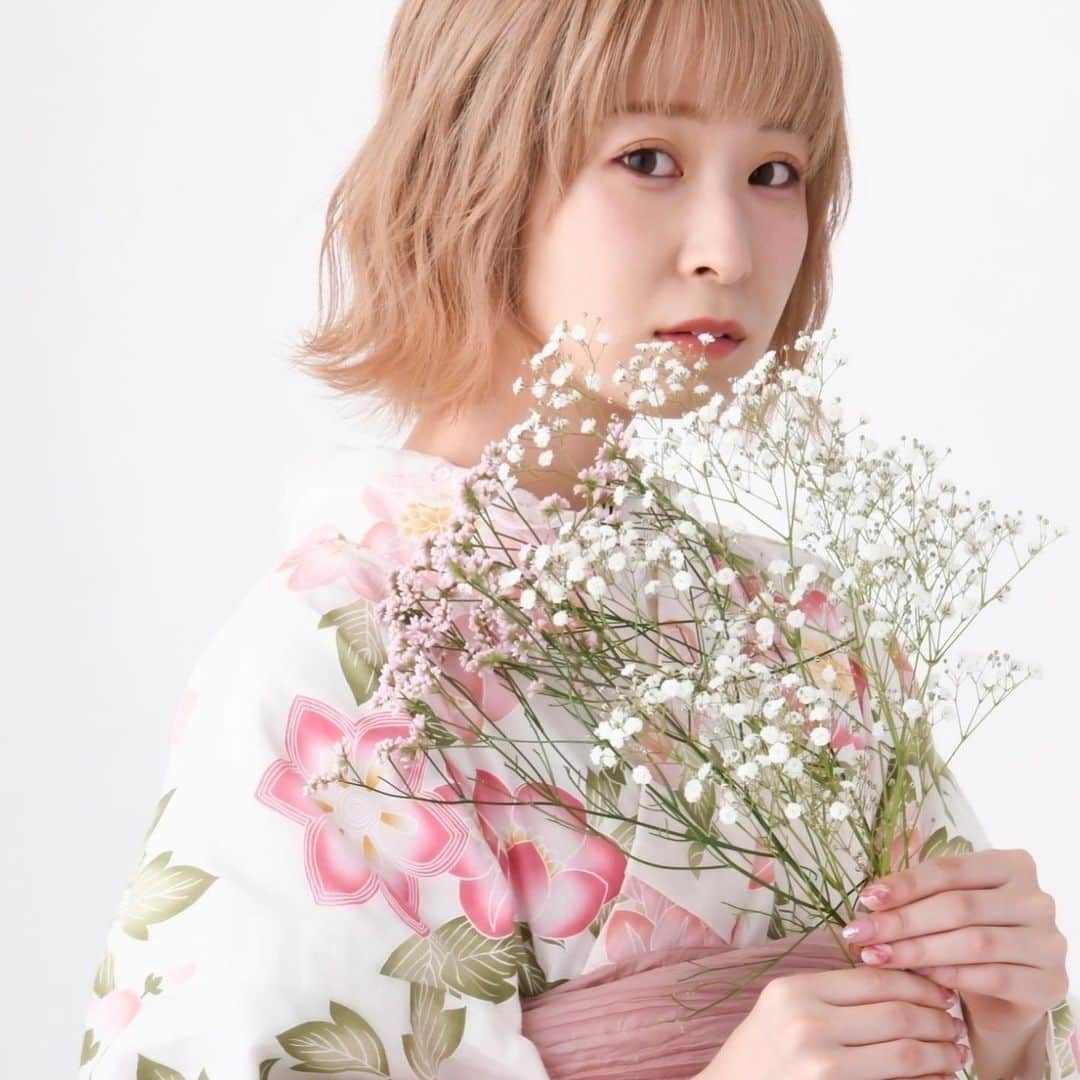 紫帆のインスタグラム：「ビアンカ浴衣ネイルコレクション2022  モデルを務めさせて頂きました💓  Bianca様　公式HP bianca.tokyo/yukata  ホットペッパービューティーからも ご予約可能です💅✨  こちらのビアンカさんの モデルを務めさせて頂いた広告が カラオケの鉄人 池袋東口店さんの 大型ビジョンにて放映中です👘✨  見に行ってくれたら嬉しいな！ 見てきたよ報告待ってます💓  #cosplay #cosplaygirl #cosplayphoto #cosplayer #cosplayphotography #コスプレ #コスプレイヤー #コスプレ女子#コスプレ撮影 #コスプレイヤー自画撮り部  #角色扮演 #角色扮演者 #cosplayselfie #model #manga #anime #モデル #グラビア #ゲーマー女子 #ゲーマー #gamer #game #gamergirl #浴衣 #yukata #和服 #japanesegirl #ボブ #ネイル #浴衣」