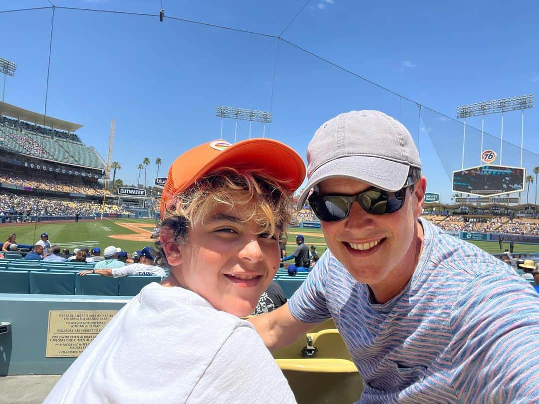 スコット・ウェインガーのインスタグラム：「Love hanging out with this guy. #dodgers」