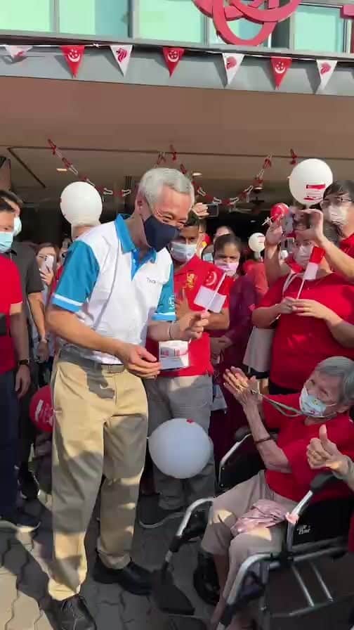 リー・シェンロンのインスタグラム：「#IGLive: Join PM Lee at the Teck Ghee National Day Observance Ceremony. Happy 57th Birthday, Singapore!   #StrongerTogether #Majulah」