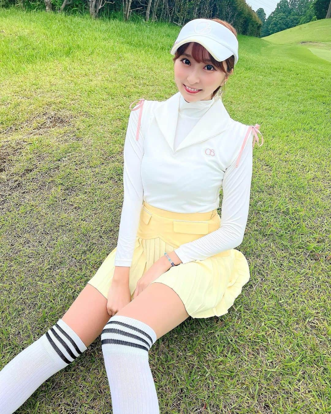 緒方咲さんのインスタグラム写真 - (緒方咲Instagram)「⛳️J.JANE×COCOAiry⛳️ 先日コラボコンペが開催されました🏌️‍♀️💕  Tops → @cocoairygolf  Bottom → @j.jane_japan   どちらのブランドもキュートで可愛くて ウェアの相性が良かったです👗💞☺️  コンペを行ったゴルフ場は、都心から50分の近さの 四街道ゴルフ倶楽部でラウンドしてきました🥰⛳️  コースは女性にも優しく 初心者の方から楽しめるようなコースでした✨  リニューアルされたクラブハウスは綺麗だし アメニティも充実していて女性には特に嬉しい💄💓  最近レンタルクラブのweb予約も開始したようなので 電車でゴルフ行く人や初心者の方には クラブ無しでも気軽にゴルフができるので嬉しいですね✨  女性にも優しくて距離が短く 初心者の方でも楽しめるようなコースだった👏🏌️‍♀️  みなさんもぜひぜひ 四街道ゴルフ行ってみてね☀️🌴🌺  #j_jane #j_jane_golf #cocoairy #ココエアリー #golf #golfstagram #instagolf #golfwear #golfgirl #골프웨어  #골프 #高尔夫球 #高尔夫 #ゴルフ #ゴルフ女子 #女子ゴルフ #ゴルフウエア #ゴルフウェア #スポーツ女子 #アウトドア女子#フェミニン #フェミニンコーデ #大人フェミニン  #四街道ゴルフ倶楽部 #緒方咲 #グラドル摩天楼 #グラドル#グラビア」8月9日 10時30分 - chaaansaki