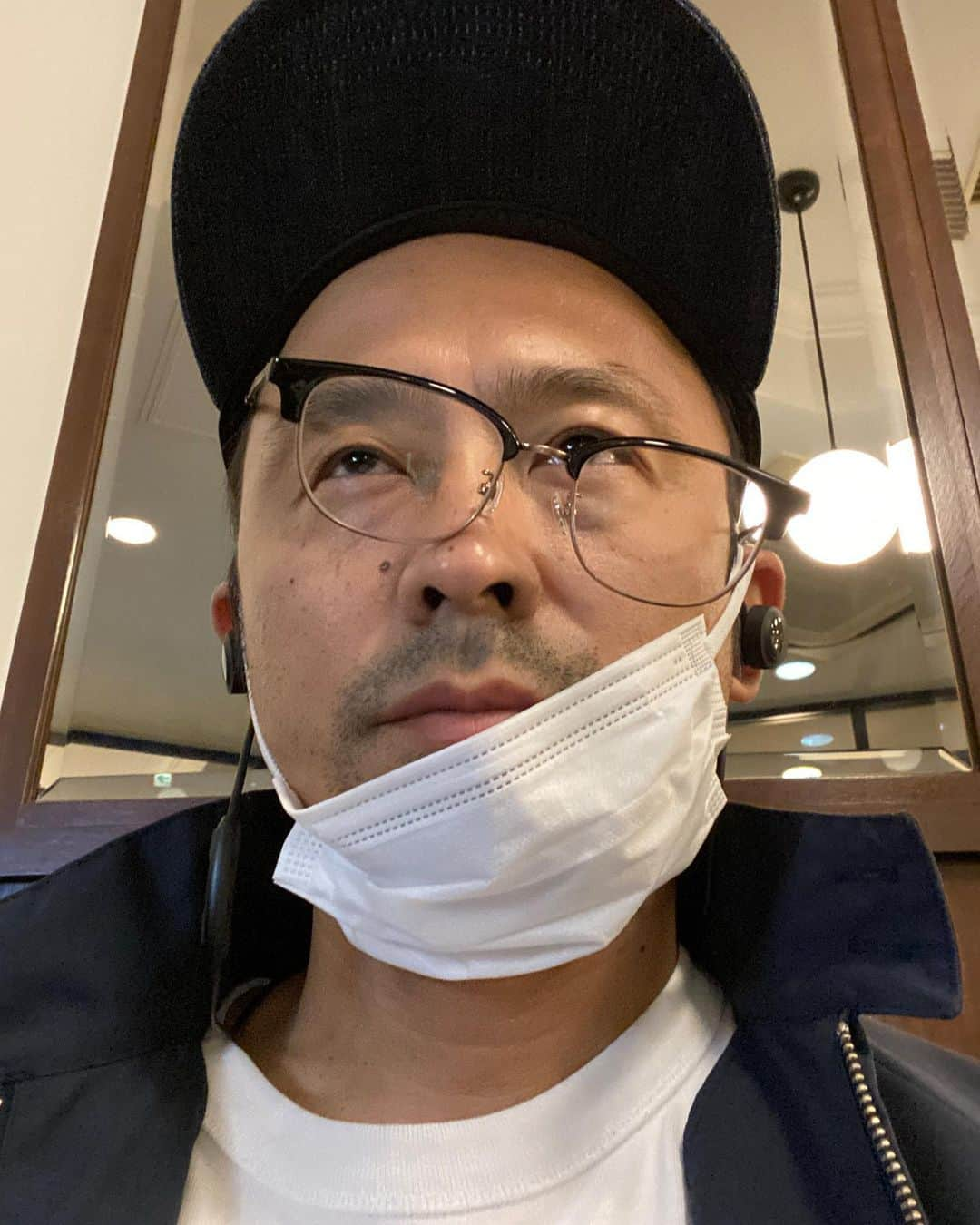 野村浩二さんのインスタグラム写真 - (野村浩二Instagram)「ハァ〜、やる気しねぇ〜。 パソコン開く前に、まずBarbeeboysのベストを聴くのをやめて、作業用BGMに切り替えるところから始めよう。 ＃江戸むらさき野村　#バービーボーイズ」8月9日 13時23分 - nomura_kouji