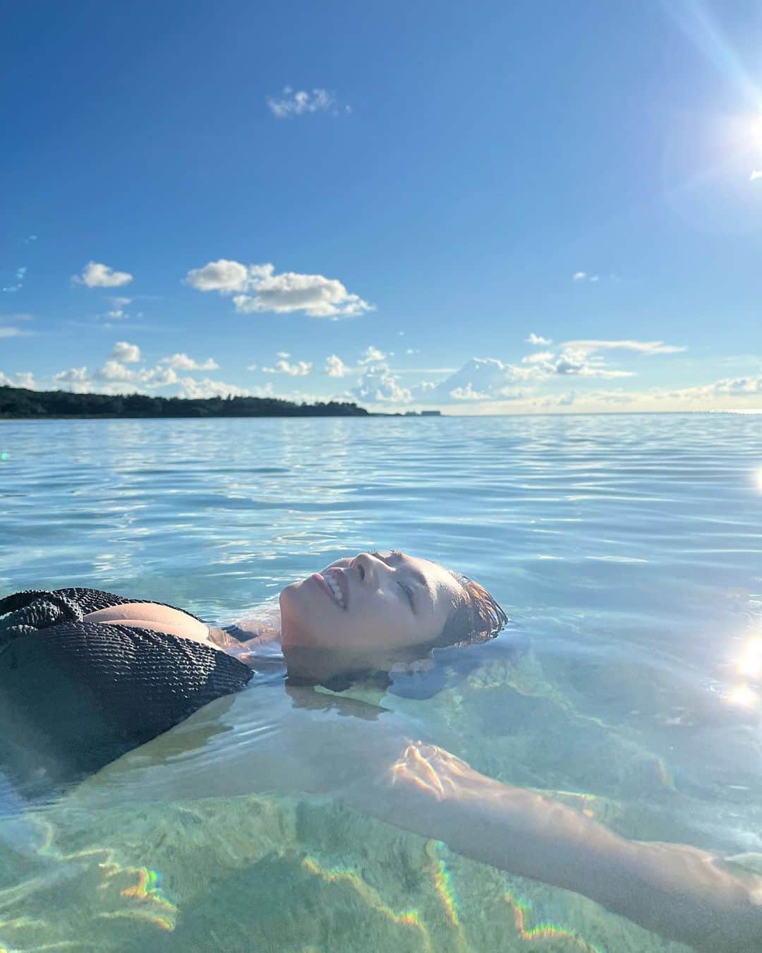 わちみなみのインスタグラム：「海で浮く！！  めちゃ素敵なサウナホテル🧖‍♀️発見したので、シェアします😋🫶✨  #海　#水着 #ばりあつサウナ日和　⁡ #サウナイキタイ #sauna #サウナ女子 #サウナー　#サウナ巡り #サウナ部」