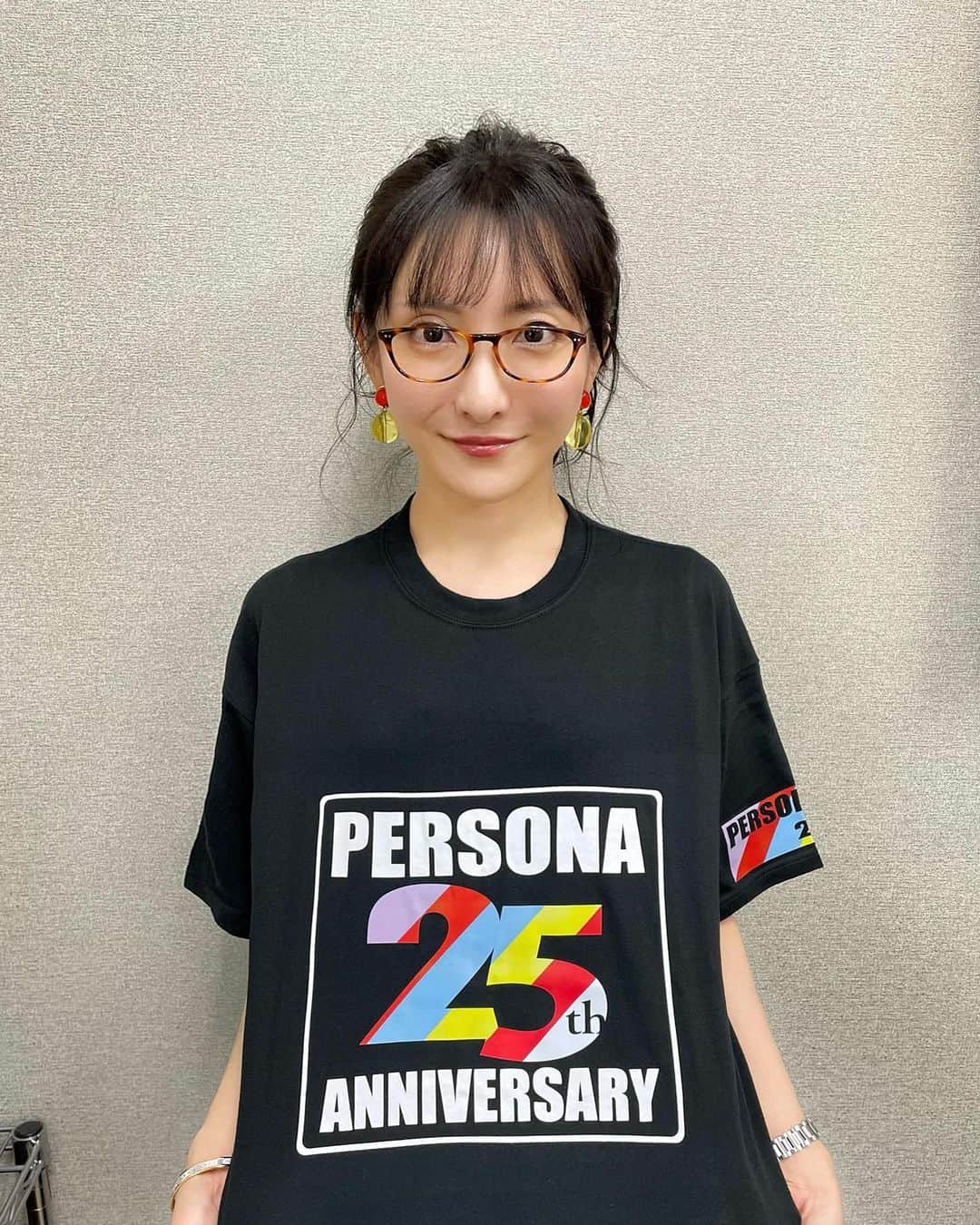 松澤千晶さんのインスタグラム写真 - (松澤千晶Instagram)「ペルソナ25周年Tシャツ。  触れたカラーの分だけ人生が彩られます。  この日のピアスは、P4とP5のイエロー×レッドでした。  #ペルソナ #P25th #PERSONA4 #PERSONA5」8月10日 0時43分 - chiaki_matsuzawa