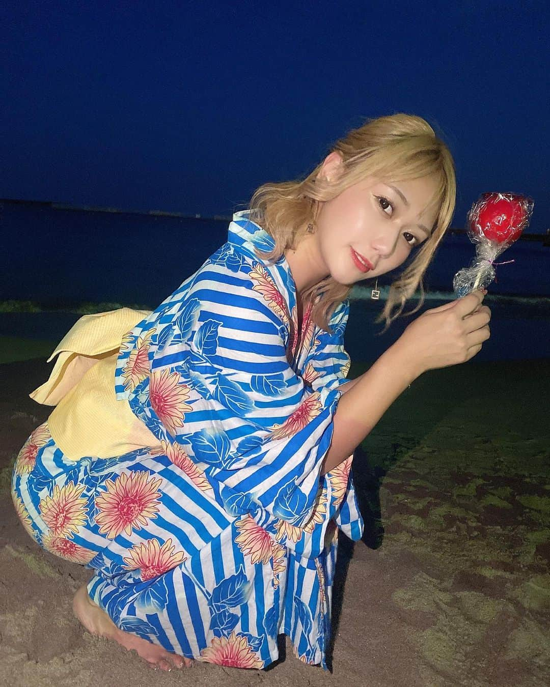 エマさんのインスタグラム写真 - (エマInstagram)「今年初花火🎇 2年ぶりくらいに、打ち上げ花火見て心が浄化された気がする🧊🧊 ・ ・ ・ ・ ・  #burlesque #burlesquetokyo #バーレスク東京 #バーレスク #パーティーオン #六本木 #歌舞伎町 #キャバ嬢 #いいね返し  #水着#グラビア #バーレスク東京第7世代  #ビジョビ #showgirl #japanesegirl #instagood #instalike」8月9日 18時11分 - ema_burlesque