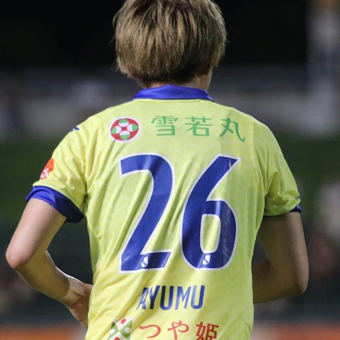 川井歩のインスタグラム：「遠い山口までたくさんの応援ありがとうございました。勝利を届けられて本当によかったです。 個人的にも久しぶりの維新での試合でとてもワクワクしてましたし、レノサポの皆さんも暖かく自分のチャントを歌って迎え入れてくれて嬉しかったです！  そしてなにやらぶっとんだ記念グッズが第一弾として発売されるみたいなので皆さん買ってくださいね…  #地元山口　#すごい暑さだった　#でもまたそれがいい　 #そしてついにきました　#愛車グッズ　#どこまでも散水しに行きます　　#丸山製作所」