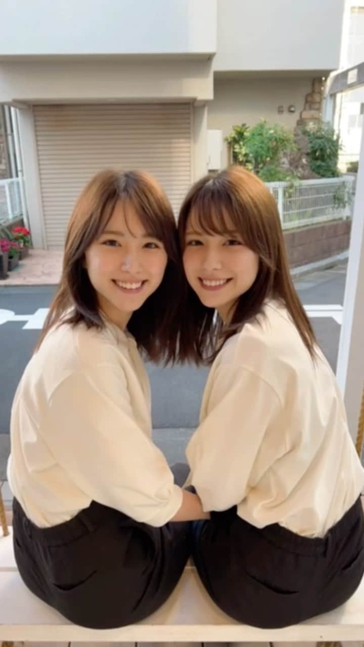 鈴木 みな・まりあのインスタグラム：「普段のみなまりあをぎゅっと💐 #鈴木みなまりあ  #双子」