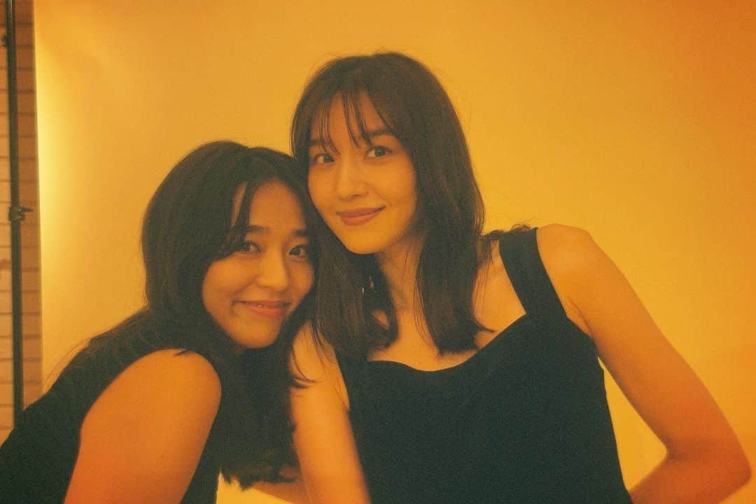 江藤百香のインスタグラム：「📸👭❣️ @manami_shizuka」