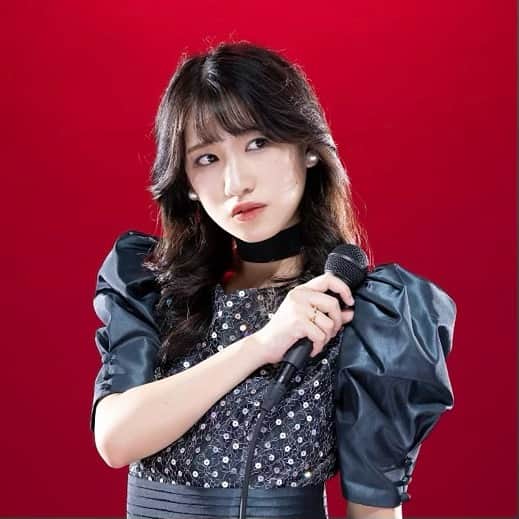 加藤一華のインスタグラム：「. 明菜ちゃんに憧れて、、夏。  大好きな「少女A」を ソロで歌う、、大仕事です🎤  好きとリスペクトがあるからこそ 妥協したくなくて、、、 動画をたくさん観て勉強して 衣装探しから本当に大変だった😂  けど、この衣装見つけた瞬間 ビビッときて😳🙌✨  最近の撮影で一番熱中したし すごく楽しかった！！😆😆  あー昭和に生まれたかったなー！ なんて改めて思ったなぁ🤣  めちゃくちゃ恥ずかしいですが… 気になったらぜひ 動画も見てください😭😭❤️  #いちなる #いちなるTV #中森明菜 さん #明菜ちゃん  #昭和アイドル #昭和アイドル好きと繋がりたい  #昭和レトロ  #少女A #明菜ちゃん好きと繋がりたい  #明菜ちゃんカット #80年代アイドル」