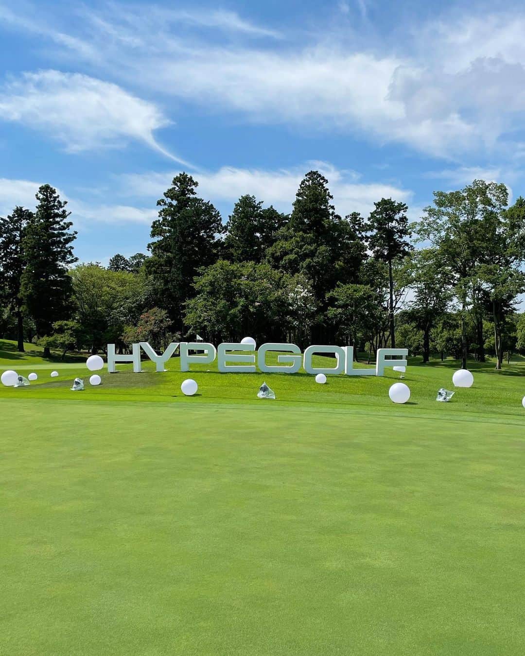 のインスタグラム：「@hypegolfjapan ⛳️🤍  イベントホールが多くて とっても豪華で楽しいコンペでしたっ‼︎ ありがとうございましたっ♡  2枚目 @en.tea  すぐ作れる水出し緑茶🍃 お茶の甘みに感動した🥹  3枚目 @matebikejapan  速さを調節できる電動バイク！ デザインお洒落だよね🚲  4枚目 @newbalancegolf_japan  安定の履き心地なのに 可愛いデザインも豊富🙌🏻🤍  #はちまいめ #水分補給が染みた人 #くしゃみ出る前の顔ではございません  #HYPEGOLF #golf #ゴルフ #ゴルフイベント #ゴルフコンペ」