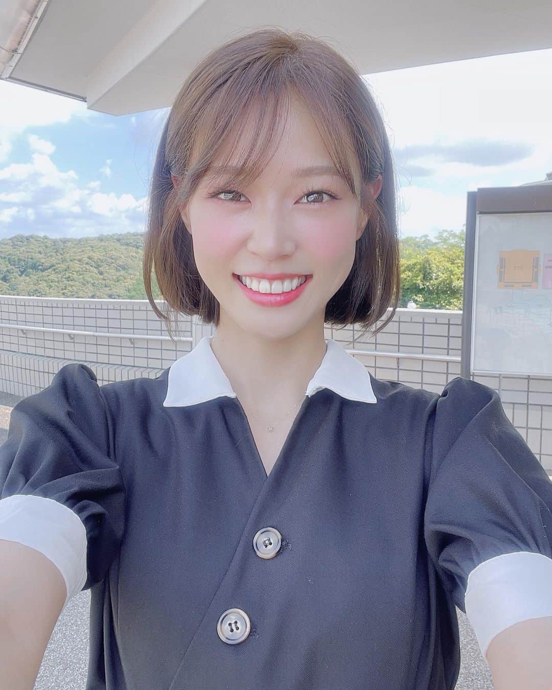 橘香恋のインスタグラム：「おはようございます🥰 ⁡ 前回の投稿に イイネとコメントありがとうございます💗 ⁡ ⁡髪切ったよ〜〜〜ん🤍 ⁡ ⁡ずっと切りたかったんだ🎀 ⁡ ⁡ ⁡ ⁡ ⁡ ⁡ #橘香恋 #タレント #グラビア #グラドル #インスタグラビア #水着 #ポートレート #ファインダー越しの私の世界 #被写体 #レースクイーン #racequeen #supergt #japanesegirl #cosplaygirl #japanesemodel #kawaiigirl #gravure #コスプレ #美脚 #ダイエット #萌 #自拍 #照片 #ビジョビ #撮影会 #ボブ #ボブアレンジ #イメチェン #撮影会モデル #bobhaircut」
