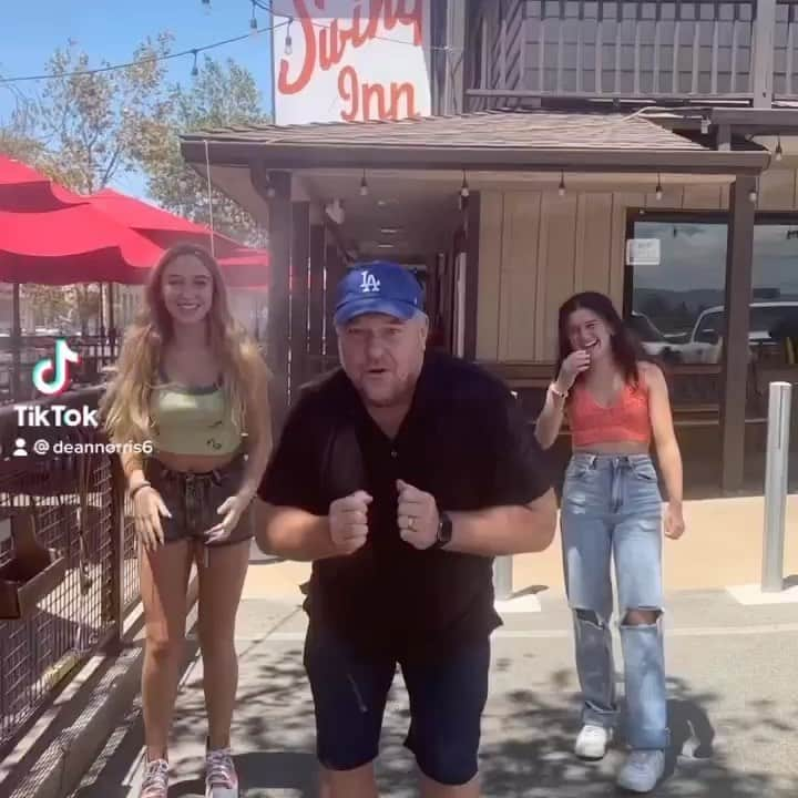 ディーン・ノリスのインスタグラム：「Swingin at The Swing Inn Temecula」