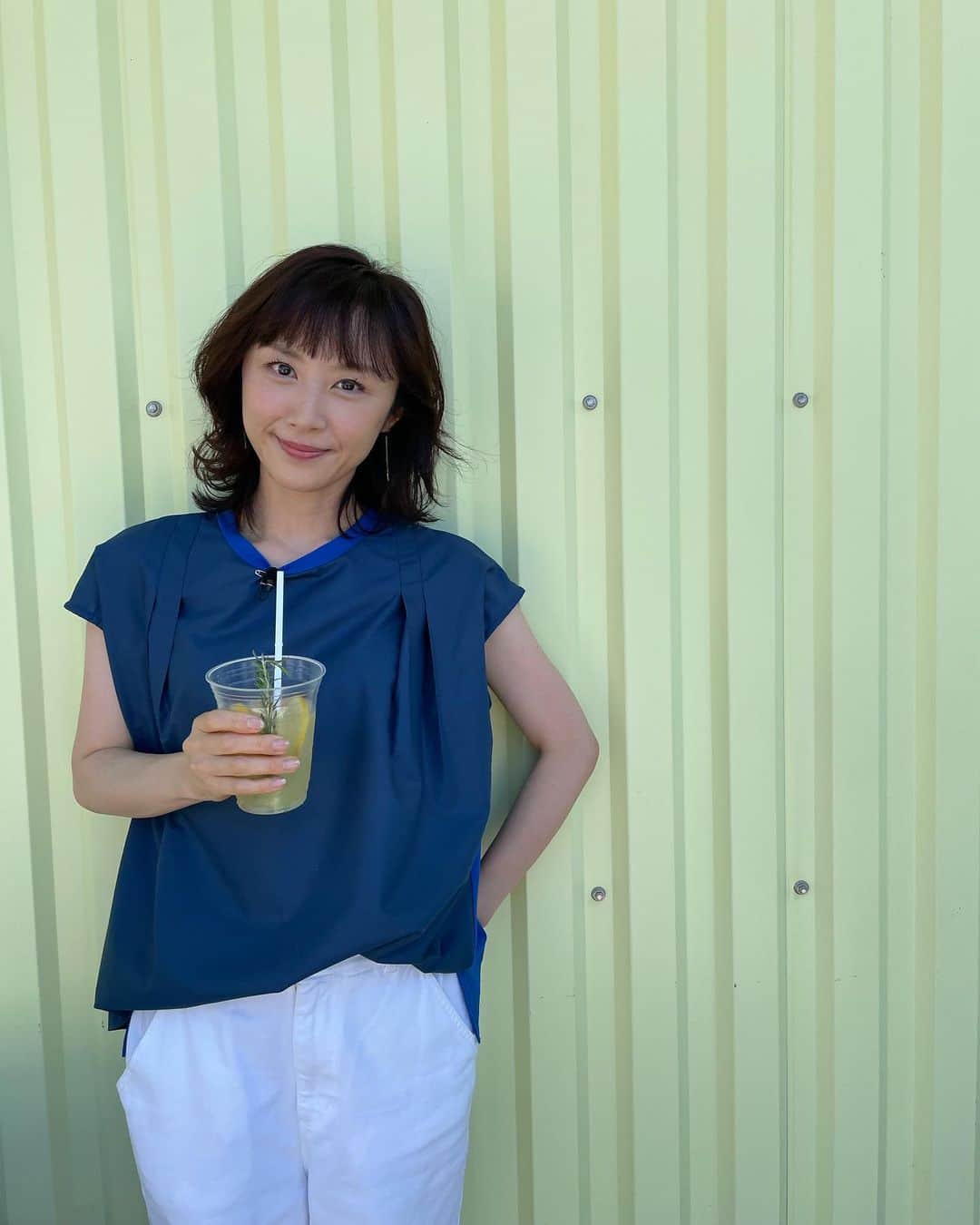 山口もえのインスタグラム：「・  暑過ぎる夏には レモンスカッシュがしみる♡  #いつもはホットしか飲まないんだけど #アイスがおいしい #🍹#夏#❤️ #ロケ#レモンスカッシュ」