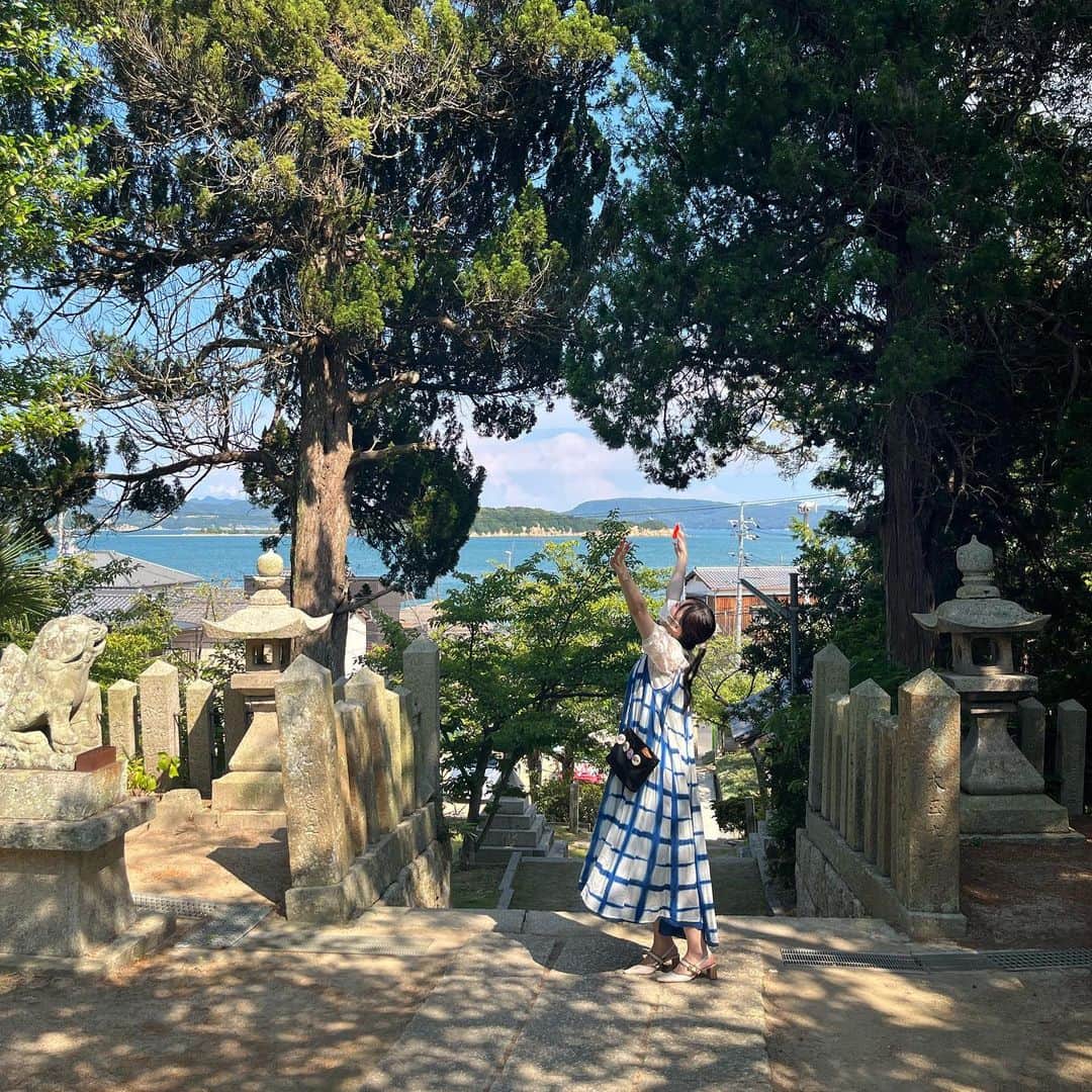 大原ゆい子さんのインスタグラム写真 - (大原ゆい子Instagram)「鹿島明神社さんのここから見える景色が大好きです  #高木さんめ #小豆島」8月10日 20時43分 - ohara_yuiko