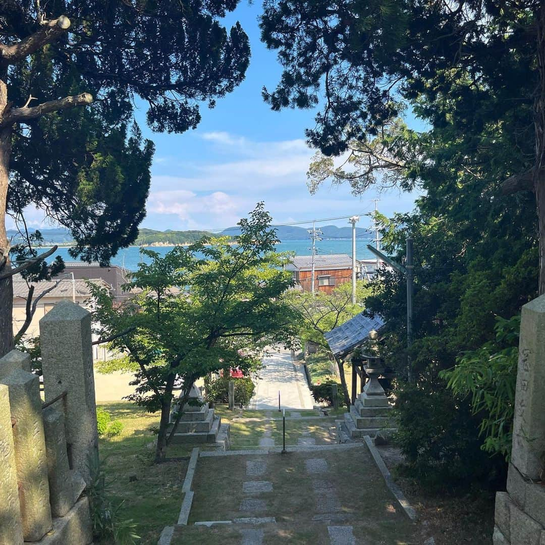 大原ゆい子さんのインスタグラム写真 - (大原ゆい子Instagram)「鹿島明神社さんのここから見える景色が大好きです  #高木さんめ #小豆島」8月10日 20時43分 - ohara_yuiko