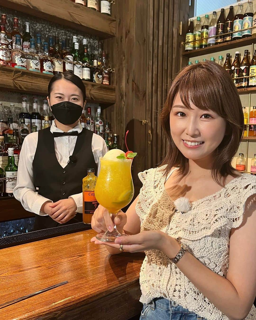 垣内麻里亜さんのインスタグラム写真 - (垣内麻里亜Instagram)「. 明日のホットピ！は 浜松市のクリームソーダ専門店を 紹介します！ @100.creamsoda   クリームソーダはなんと100種類！ 夜はバーになる大人な雰囲気のお店です🍷  手に持っているのは 「私をイメージしたクリームソーダを！」 と、バーのように注文したもの🥭  詳しくは明日の放送を ぜひご覧ください😌💕」8月10日 19時35分 - kakiuchi_maria