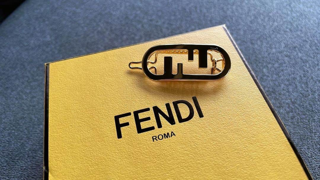 松田栞さんのインスタグラム写真 - (松田栞Instagram)「バレッタ💛  #FENDI #フェンディ #バレッタ」8月10日 19時58分 - s_04pupu