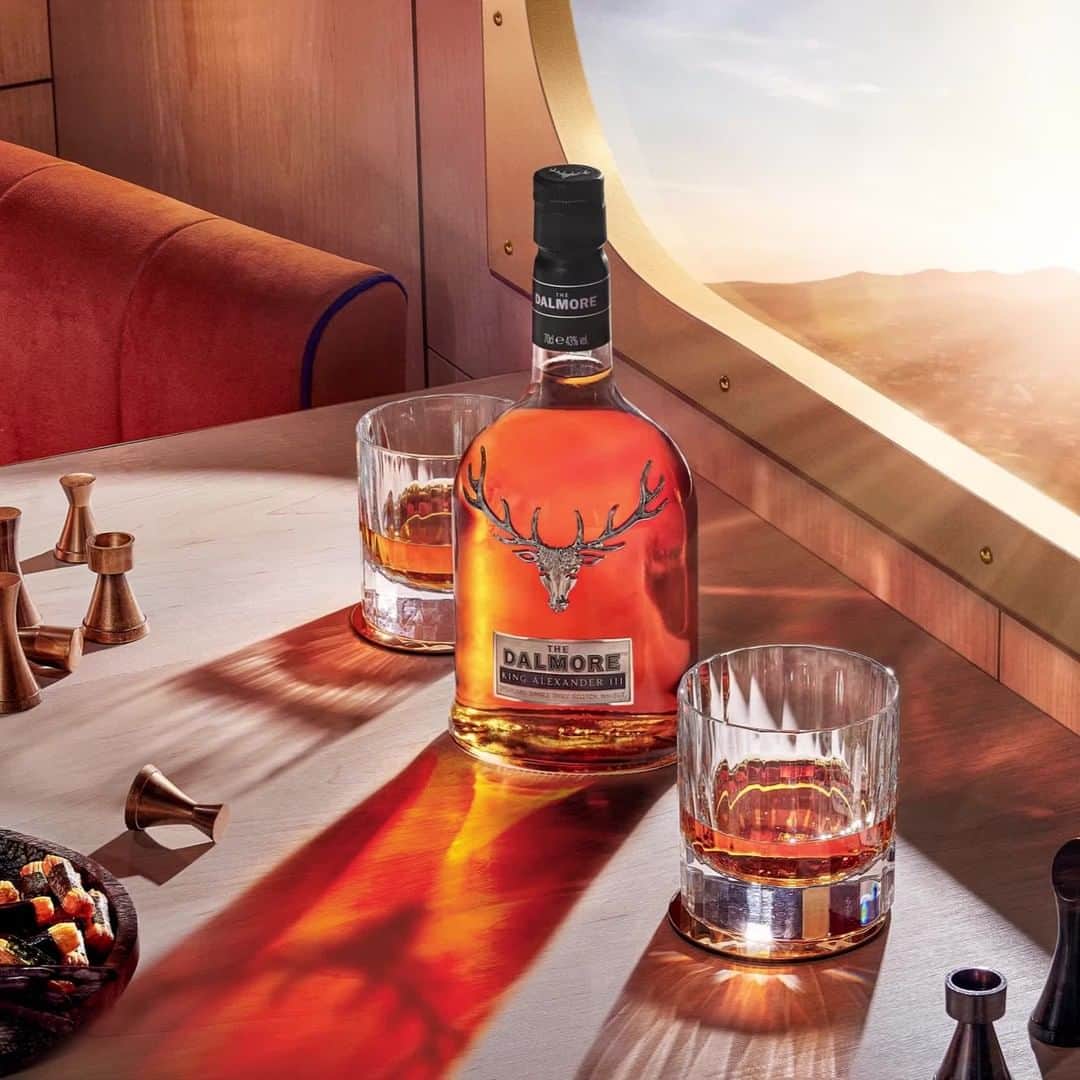 The Dalmoreのインスタグラム：「A single malt created with six different cask finishes by Richard Paterson. The Dalmore King Alexander III is a masterpiece of whisky-making.  #dalmore #whisky #whiskygram #whiskytasting #thedalmore #whiskycollection #scotchwhisky #whiskylife #drinkstagram #drinksofinstagram #drinksbythedram #scottishhighlands #highlands #kingalexander」