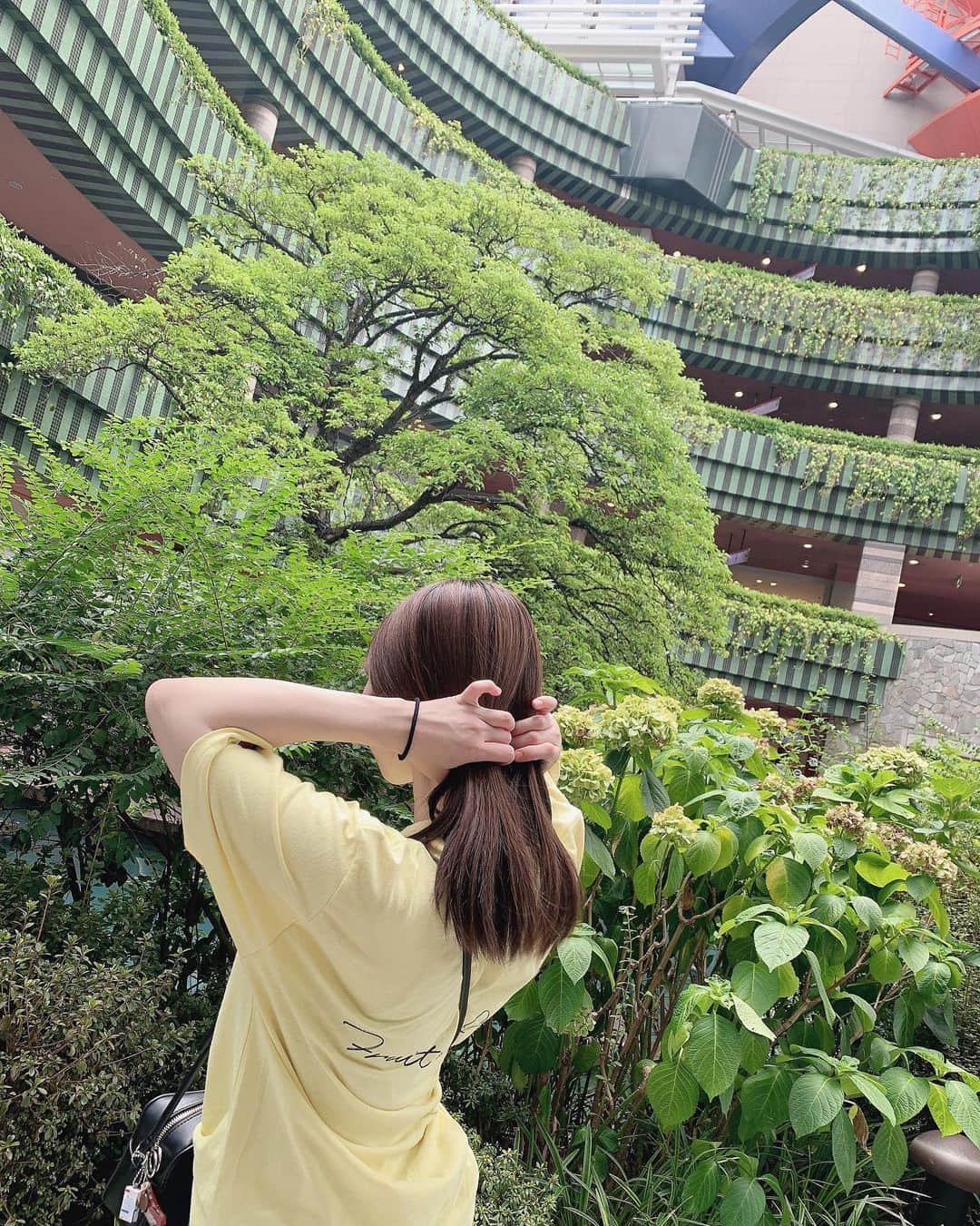 のインスタグラム：「💛🫠  #夏 #tシャツコーデ #dazzlin  #ゆなすたぐらむ❤︎」