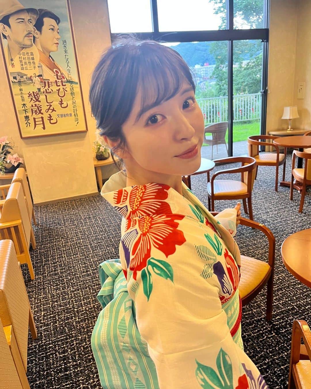 角谷暁子のインスタグラム：「隅田川花火中継、新人のころから担当して気づけば6年目👘🎐🎇 来年こそは隅田川のほとりで花火を見上げたいです。 #喜びも悲しみも幾年月」