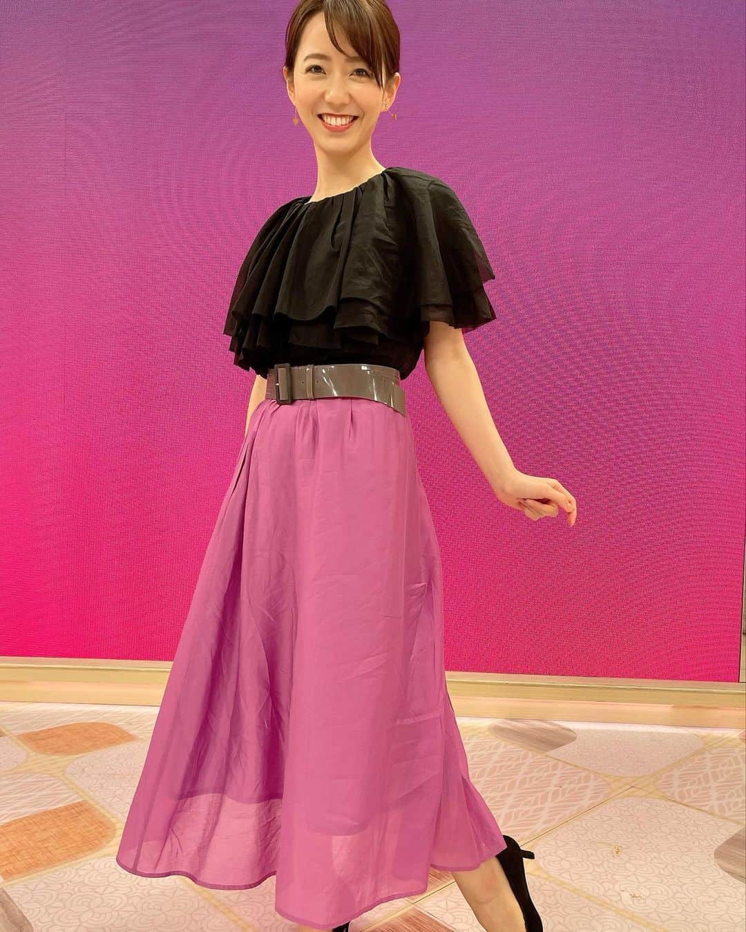 内田嶺衣奈さんのインスタグラム写真 - (内田嶺衣奈Instagram)「👗  最近の衣装いろいろです🧏‍♀️ 年々白シャツが好きになってきました。  そして早くも最近の衣装は夏物と秋物が混ざってきています👒🍁  今日も暑いですね😵💦 皆さんしっかり水分補給されてくださいね🥺 夏の疲れがでませんように。  #LiveNewsα #衣装」8月10日 12時26分 - reina.uchida