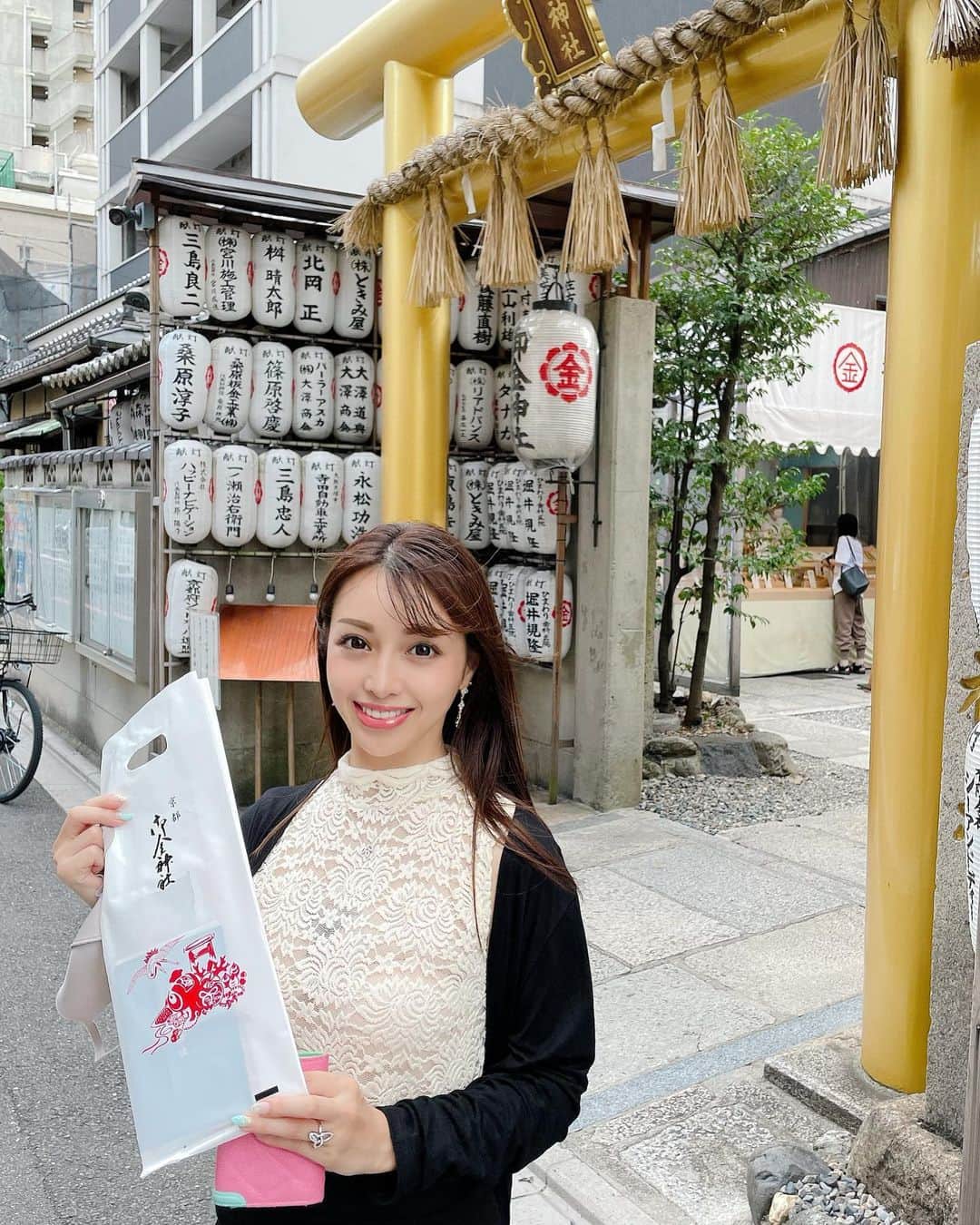 のインスタグラム：「ここのお財布は 金運上がりすぎるんよ 手作業の金箔装飾御朱印も素敵✨  #御金神社 #御朱印 #御朱印女子  #時差スタグラム」