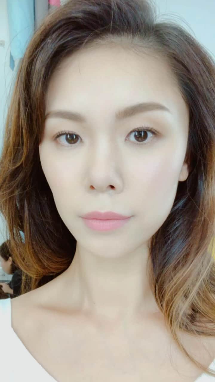 森理世のインスタグラム：「Eye contact 🤍」
