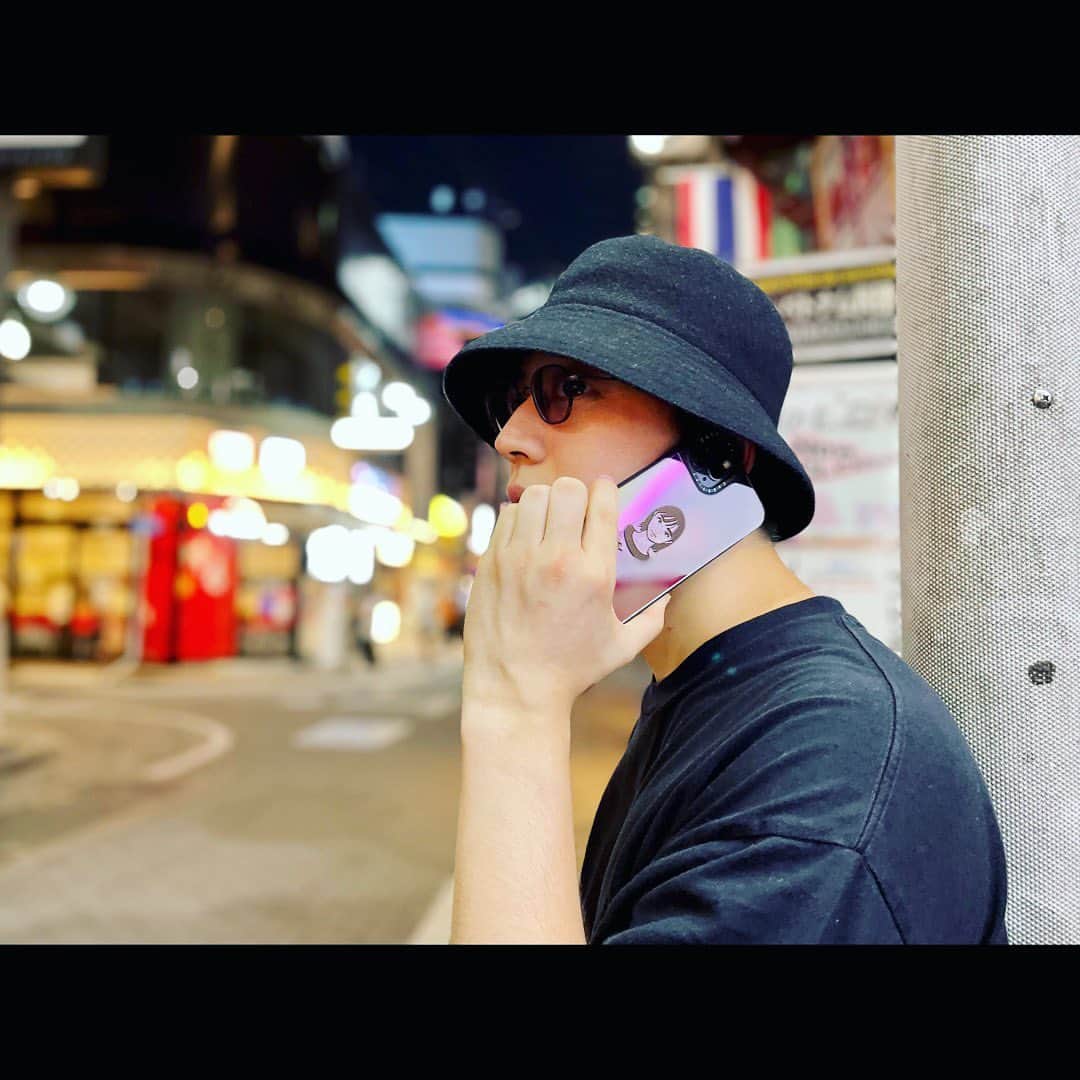 のインスタグラム：「New iPhone case !!! @CASETiFY_jp × @route3boy  『KYNE girl』良い。 いつか部屋に絵を飾りたいです...!!! @route3boy さん..!! 本日からウェイトリストがオープンしてるみたい。 発売は8/23とのこと。  Thanks @casetify_jp !!  #KYNExCASETiFY #KYNE」