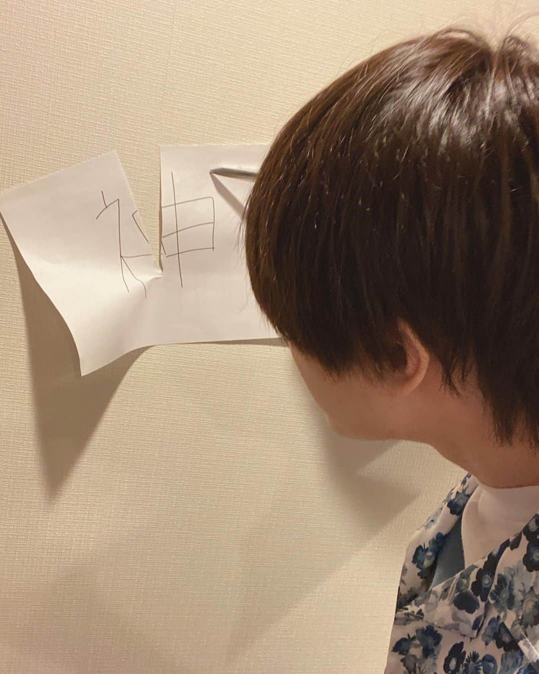 そらびびのインスタグラム：「神を斬りました(髪を切りました)」
