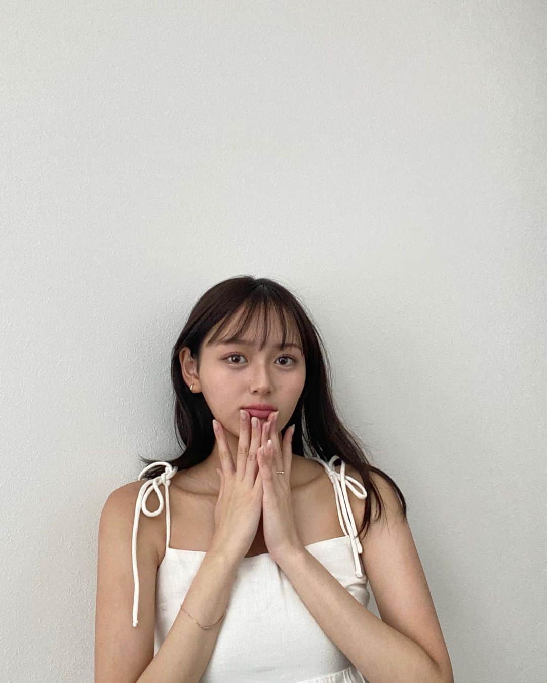 加藤栞のインスタグラム：「本日、17歳になりました~🫶🏻 素敵な現場に、大好きな人達に囲まれて 色んなことを学べる世界にいさせてもらえて幸せです、、 皆さまいつもありがとうございます！  Seventeen、素敵な一年になるよう頑張ります😽  17歳も宜しくです。らぶ」