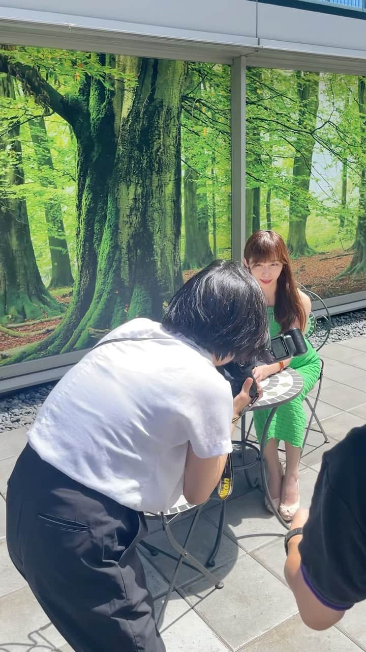 塩地美澄のインスタグラム：「“東スポ“本社にて 写真集のインタビュー取材。  撮影は新卒の新人女性カメラマンさんが担当して下さいました📸  仕上がり楽しみにしています🍀  ✅8/12〜8/14 ABEMA競輪チャンネル生放送  ✅8/5発売『FRIDAY』グラビア掲載  ✅9/16 写真集　発売予定 ※プロフィール欄からご予約可能です #塩地美澄」
