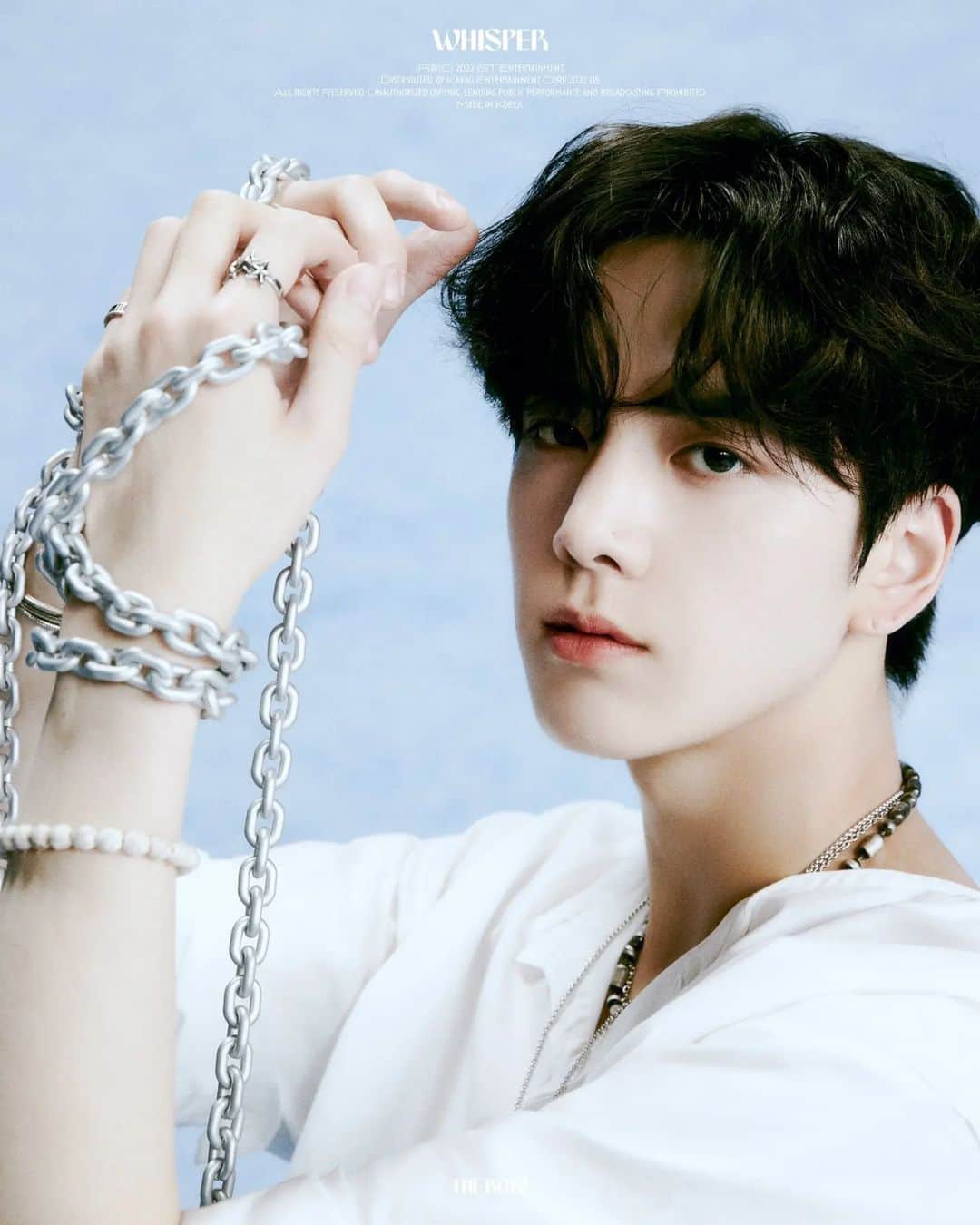 ヨンフンのインスタグラム：「Be Aware Concept Photos  #THEBOYZ #더보이즈 #YOUNGHOON #영훈」