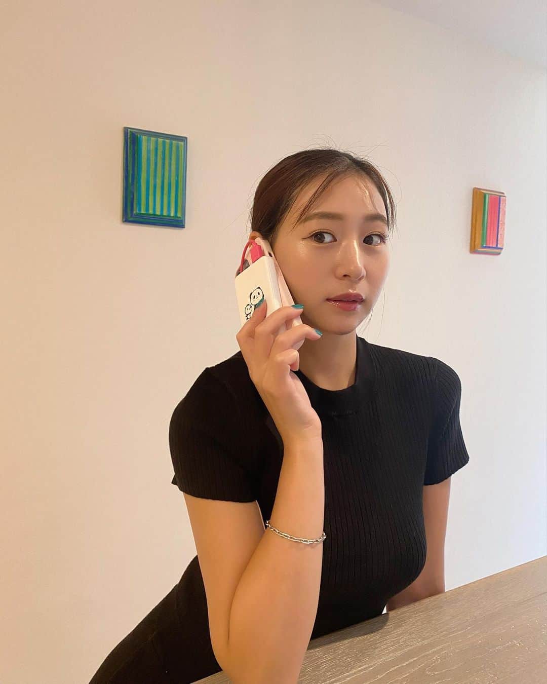 佐山彩香のインスタグラム：「ずっと気になっていた 楽天モバイルを契約しました📲  普段データ量をたくさん使う私にとって 楽天モバイルのデータどれだけ使っても 最大月額¥2,980（税込¥3,278） っていう安さに驚き🥹 ※通信速度の制御の場合あり。 エリア外最大1Mbps。通話料等別  今まで¥10,000近く 毎月携帯料金支払っているから かなり安いなと。  そしてワンプランのみ だからわかりやすい！  私はiPhone 13 Proで使用しています。  　 旅行や地方もよく行くので、 通信速度や電波が入るかなど、 色々な場所で使ってみて 今後またシェアします✨  #楽天モバイル#pr」