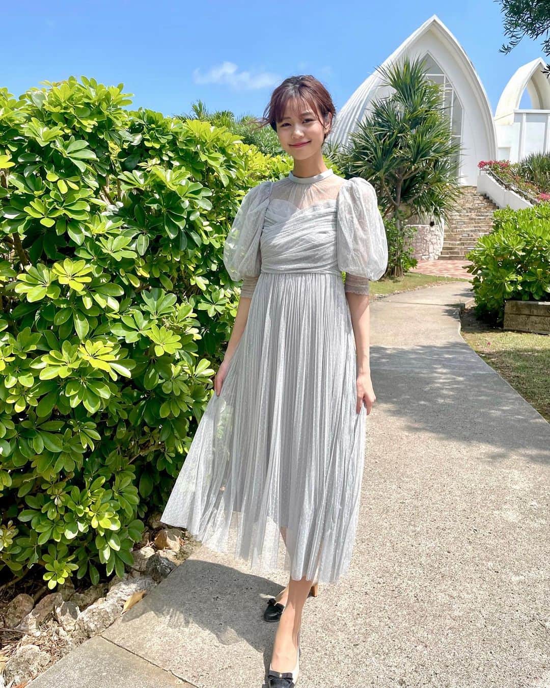杉浦みずきのインスタグラム：「. 前にリールに載せてた結婚式お呼ばれドレスの全身写真👗 @lily_brown_official のドレスです❤︎ パーティドレス系はいっつもリリーブラウン選んでる気がする😂  #lilybrown #お呼ばれドレス #お呼ばれヘア #結婚式 #結婚式お呼ばれ  #チュールワンピース」