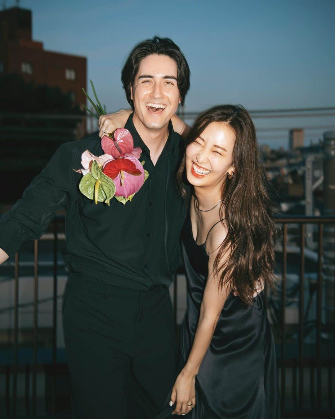 佐達ももこさんのインスタグラム写真 - (佐達ももこInstagram)「❤️Just married❤️  本日、お付き合いしている方と 結婚いたしました💍  大きな愛で私を包んでくれる、 温かくて明るい、 前向きで頼れるとても素敵な方です🤴🏻  20年ぶりに偶然再会した彼と 家族になる日がくるなんて 本当に、人生何が起きるかわからない！  彼と共に過ごすこれからの人生が 楽しみで仕方ないです🤍  これからは夫婦共々、 どうぞよろしくお願い致します。  2022年8月10日 佐達ももこ」8月10日 19時00分 - sadamomodayo