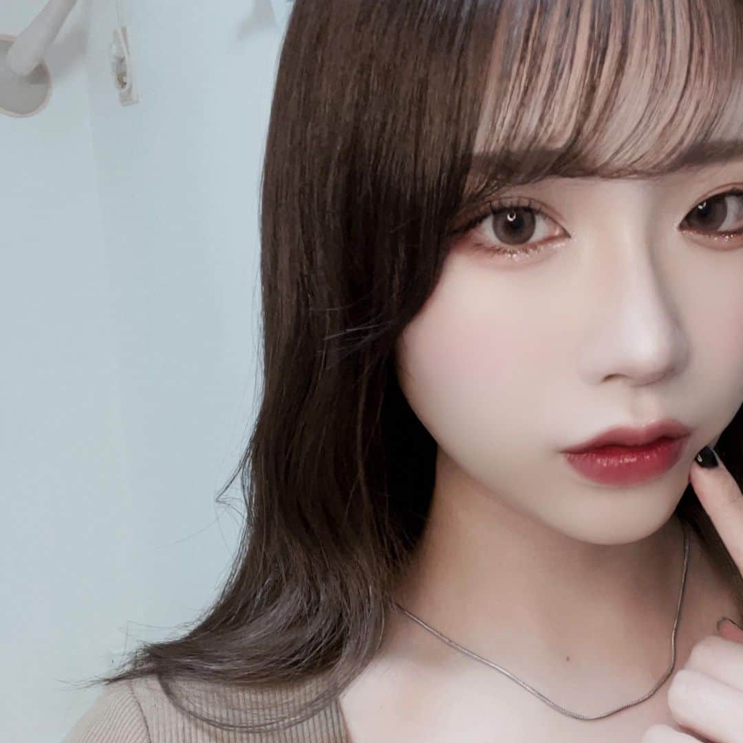 なつきのインスタグラム：「【 Milk&Tea Creamgray 】 着色直径13.4mmでナチュラルに盛れる系！自然なグレーやから系統選ばず誰でも使いやすそう！めっちゃ可愛いのでオススメ^_^🎶  #chuu #chuulens #チューレンズ #カラコン #韓国カラコン #カラコンレポ #グレーカラコン #提供  #pr」