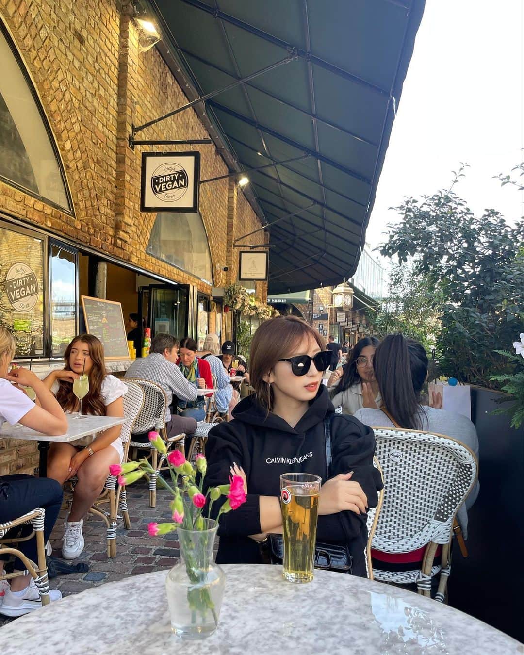 木下春奈のインスタグラム：「乾杯2😉🍻  #UK#london#🇬🇧#🍻 #ロンドン#イギリス」