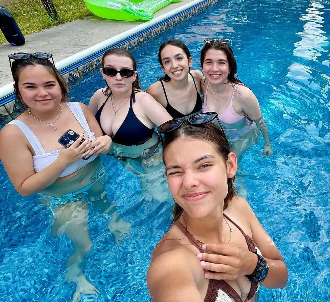 Laneya Graceのインスタグラム：「summer ‘22 is one for the books <3」