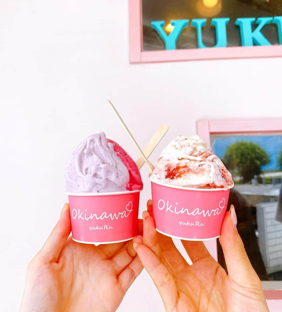 込山榛香さんのインスタグラム写真 - (込山榛香Instagram)「沖縄ジェラート🍨🌺 ⁡ ⁡ カップの〝Okinawa〟って文字が可愛くて 行きたかったんです♡ ⁡ ⁡ 食べたかったドラゴンフルーツパッションと 紅芋ミルク🍠 ⁡ どっちも美味しかった😋 ⁡ ⁡ ⁡ #沖縄 #沖縄旅行 #yukuRu #ジェラート #ウミカジテラス」8月10日 21時44分 - komiharu_official