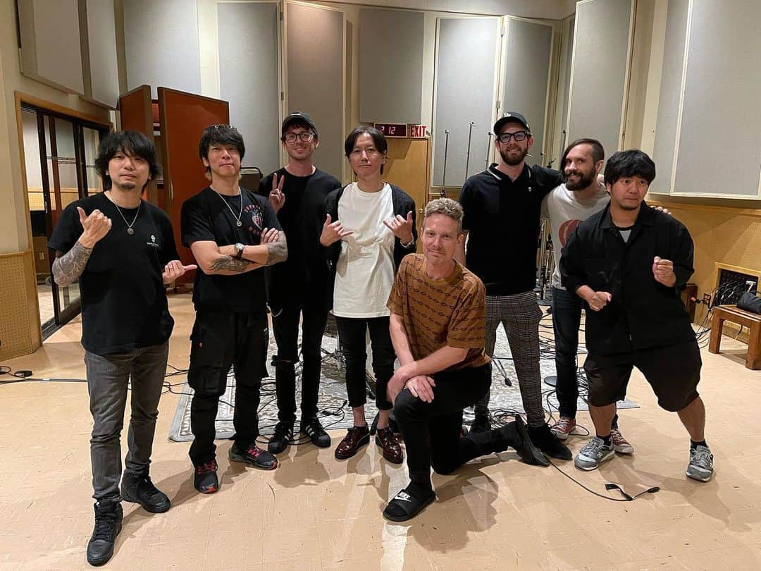 スコット・マーフィーのインスタグラム：「🇺🇸🛬🇯🇵日本に帰ってきました。 エルレガーデン @ellegarden_official のレコーディングにサポート役でLAに同行してました。どんどん曲が完成していくのを目の前で見られて貴重な時間だった。 久々にアメリカに行けたし、メンバー4人との男合宿も楽しかったし、いろんな良い思い出ができました… やっぱり、いいバンドだな〜」