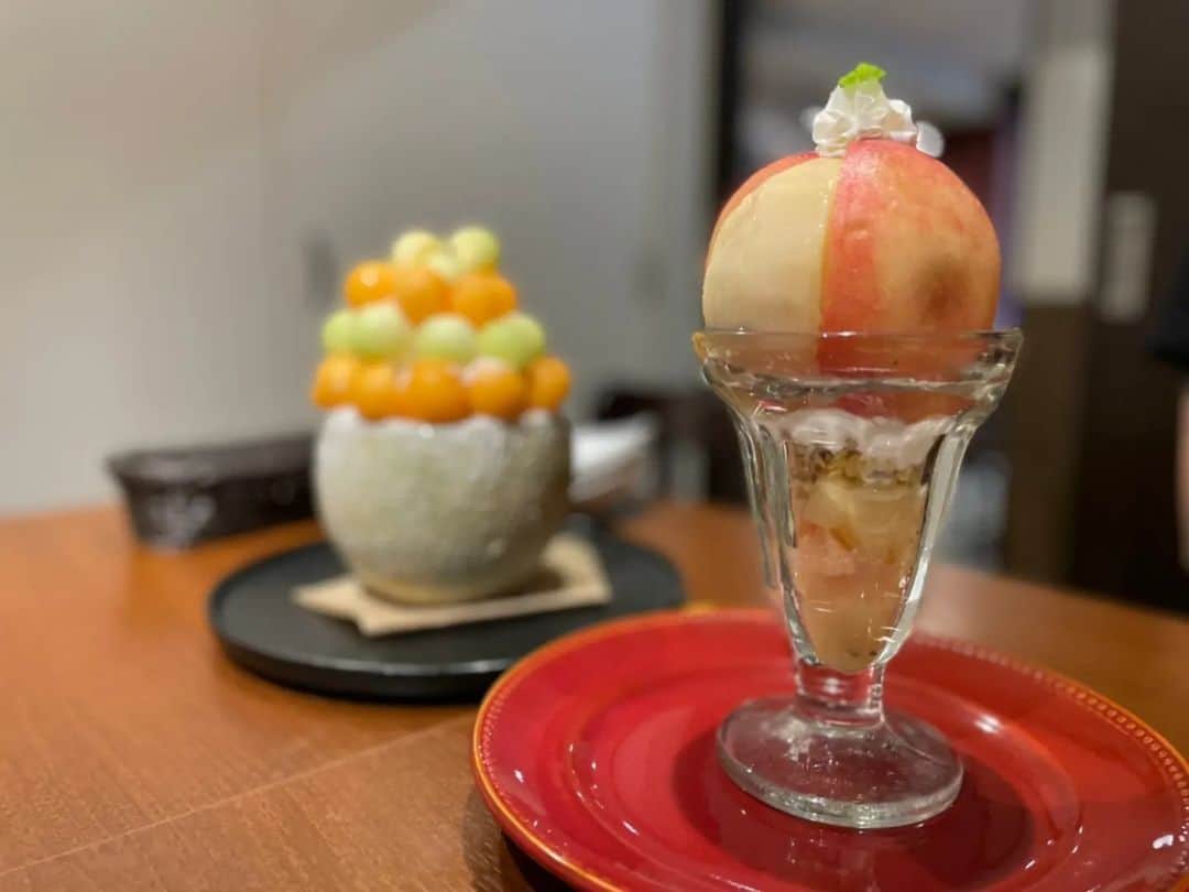 梅津春香さんのインスタグラム写真 - (梅津春香Instagram)「こないだ行った下北沢。 普段は行かないので、満喫してきました✌️  #下北沢 #カレー #茄子おやじ #下北果実 #かき氷  #パフェ #メロン #桃 #japan #tokyo #shimokitazawa #lunch #curry #fruits」8月10日 22時50分 - haruka_umetsu