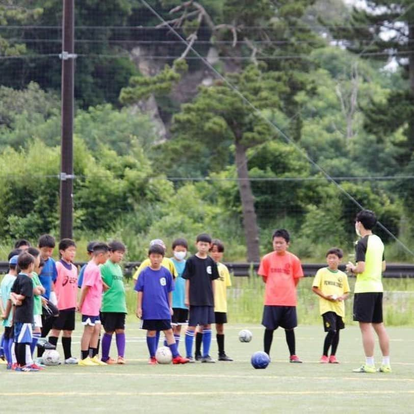 橋本光晟さんのインスタグラム写真 - (橋本光晟Instagram)「【クリニック】  FCみらい　@fc_mirai2002  の合宿にお邪魔してきました❗️  盛大に迎えてくださりとても嬉しかったです！  FCみらいは自分が小学生の時に所属していたチームです。 所属チームでクリニックをさせていただき、卒団生として少し役に立てたのかな？と思ってます😊  そして子供たちの全力で楽しむ姿を見て、僕自身気付かされる事が多々ありました！  スポーツは楽しむもの。  その原点に改めて気づかせてくれました。  1人の人間として、これからも正直に自分らしく突き進んで行こうと思えた１日でした🔥  #宮城県 #登米市 #コバルトーレ女川」8月10日 22時49分 - _kosei24