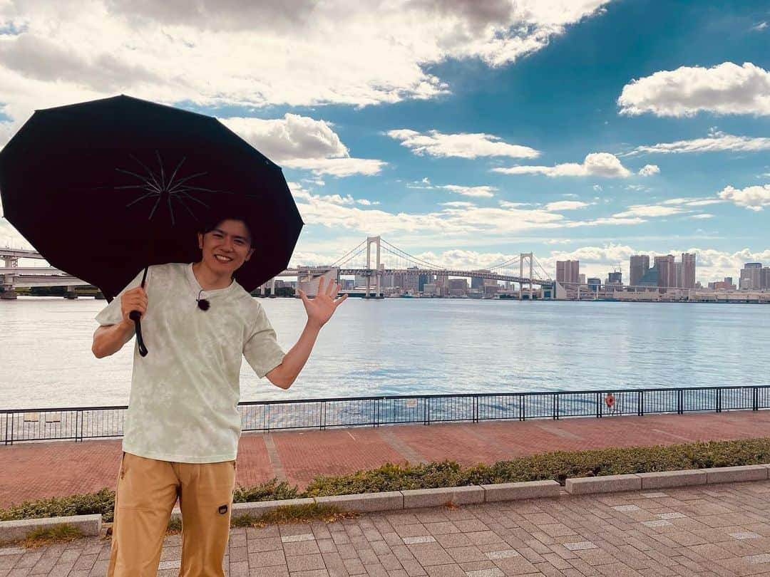 青木源太さんのインスタグラム写真 - (青木源太Instagram)「今年の夏のMVPは日傘だね！  というくらい大活躍しています。  #突然ですがこの夏のMVPを発表します#日傘男子#晴雨兼用#もう手放せない#紫外線対策#シミシワ予防#絶対に焼けたくない#でも屋外は好き#日焼け止めも塗る#塗り直しもする#飲む日焼け止めもある#スプレータイプもある」8月10日 22時59分 - aoki.genta