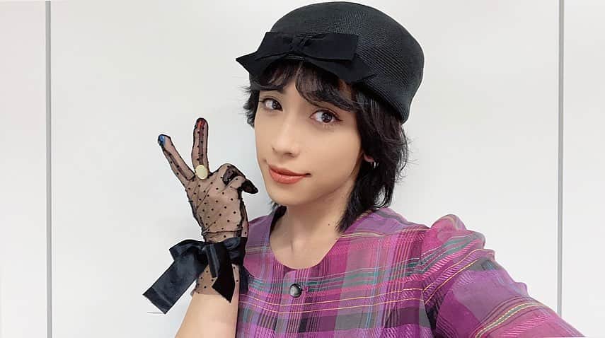 りゅうちぇるのインスタグラム：「アベプラＭＣさせていただきました☆ 有難う御座いました !!!  それでは・・おやすみなさい ✨🎀🪄」
