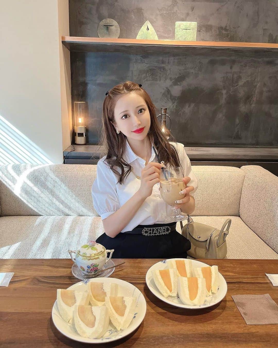 伴かなみのグルメインスタ