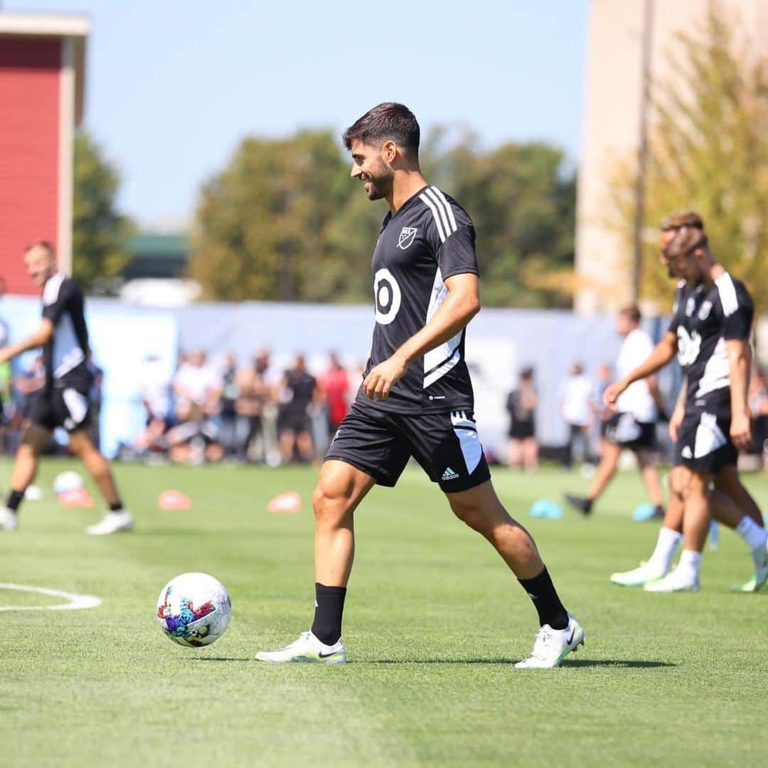 カルレス・ヒルのインスタグラム：「Enjoying the days!  Game day tonight 💪🏻」