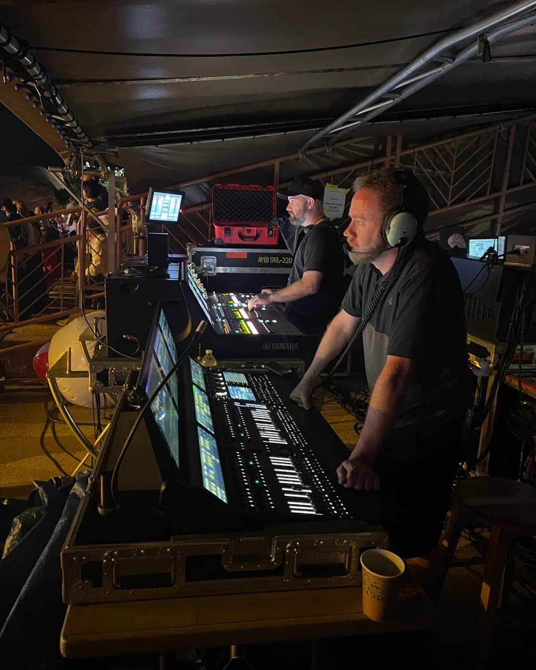 ティナ・マジョリーノさんのインスタグラム写真 - (ティナ・マジョリーノInstagram)「8.6.22//RED ROCKS  ✨I am so grateful for this extraordinary experience at such a magical place. Seeing @kevinmajorino slaying life, watching @jewel be an absolute rockstar, experiencing the energy of an ecstatic sold out crowd, waiting out a gorgeous mini storm, meeting and hanging with phenomenal people and artists, running through and getting to sign the legendary backstage tunnel 😳, laughing and singing and getting an IV… I’ll remember this weekend forever. Denver, thanks for having me. Til next time. 🤘🏻🪩🌈⚡️❤️‍🔥 #RedRocks #Jewel #Bucketlist #TinaOnTour」8月11日 1時44分 - tinamajorino