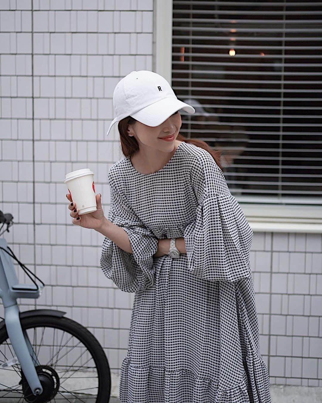 のインスタグラム：「⁡ 안녕~👋🏻  ⁡ 昨日はストーリーに 沢山のコメントありがとうございます♡♡ 今年のAWもワクワク💗 ⁡ 写真は先日のコーデ。 ⁡ ONE PIECE... @thehany_official  CAP... @storynine_jp  ⁡ リラックスワンピースでとっても楽ちん！ おうち時間やワンマイルコーデに👍🏻✨ ⁡ ⁡ ⁡ #thehoney #fashion #outfit #ootd #coordinate #패션 #오오티디 #데일리룩 #코디스타그램 #악세사리 #오늘뭐입지 #좋아요 #156センチコーデ #sサイズコーデ #夏コーデ #シンプルコーデ #ファッション #コーディネート #コーデ #ワンピースコーデ #ワンピース」