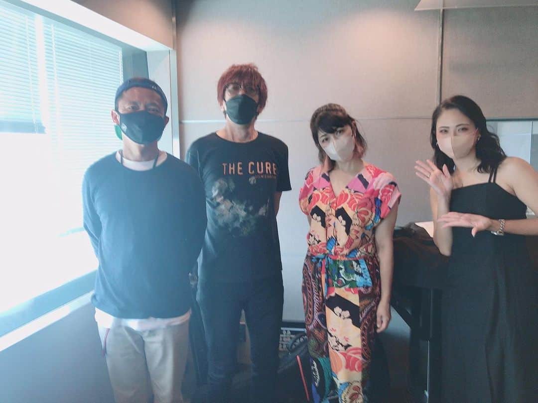 BONNIE PINKのインスタグラム：「J-WAVE HOLIDAY SPECIALに出演させていただきました。ソウル・フラワー・ユニオンの奥野真哉さんと一緒に3曲生演奏もさせていただきました。東京を一望できるJ-WAVEのスタジオは久々にとても気持ちがよかったです。GAKU-MCと武藤千春さん、ありがとうございました。ピーカンの山の日、皆さんいかがお過ごしですか？」